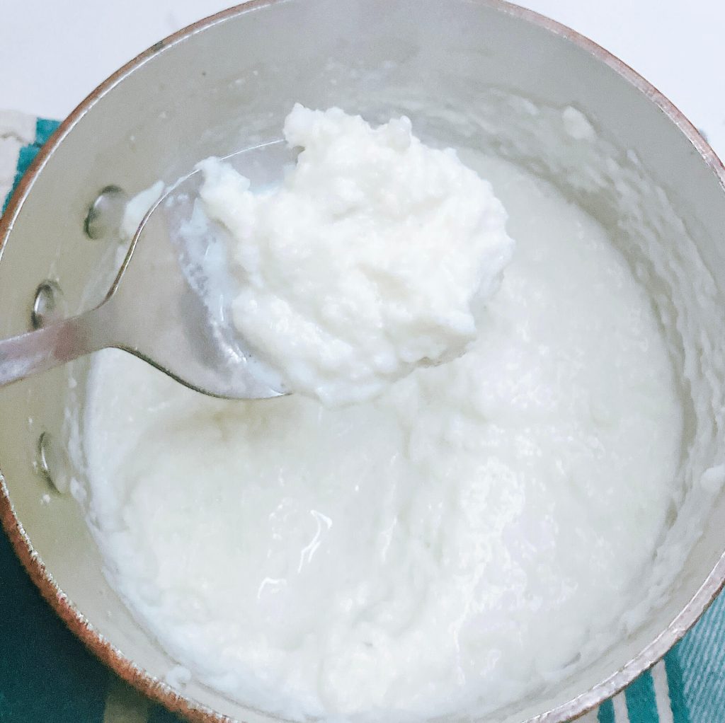 
Cauliflower mash with a slightly chunky, rustic consistency — a low-carb alternative to mashed potatoes.
