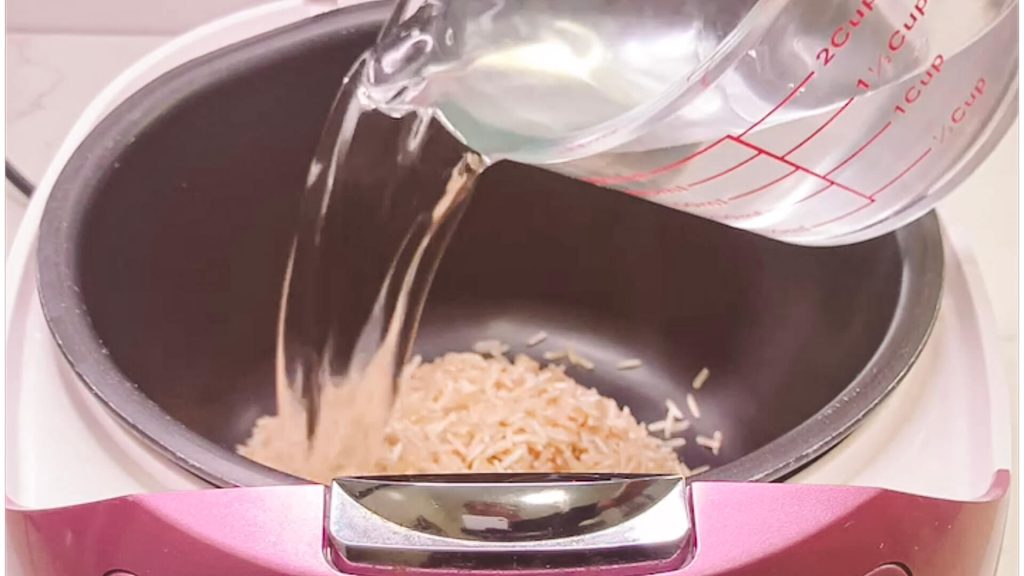 how to cook brown rice in rice cooker adding water