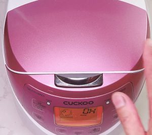 rice cooker showing finished rice and switched to warm mode
